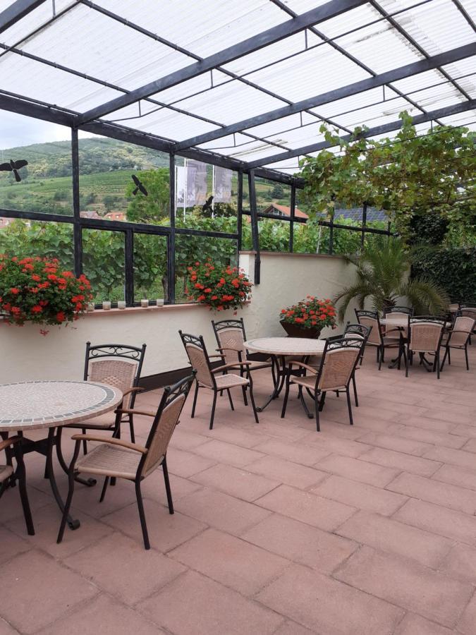 Das Landhotel Weingut Gernert Санкт Мартин Екстериор снимка